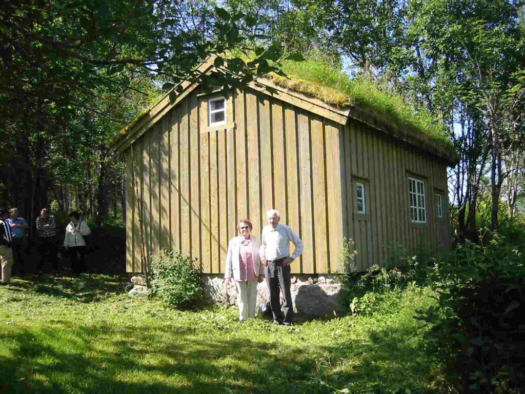 Halmøystua. Therese og Kåre